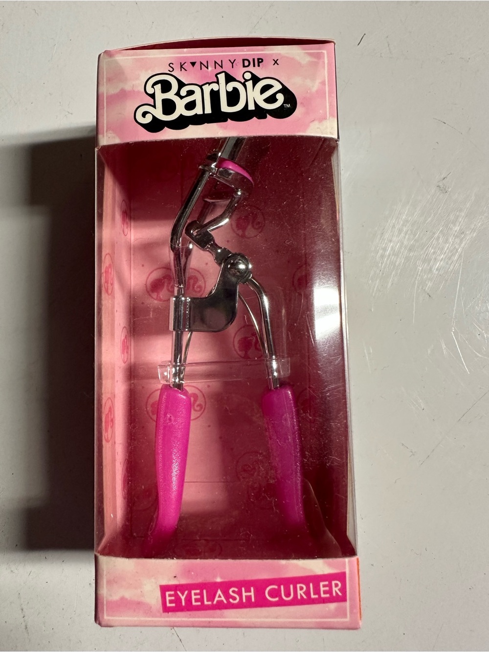 Skinnydip x Barbie Pink Eyelash Curler - Bright Pink Handles